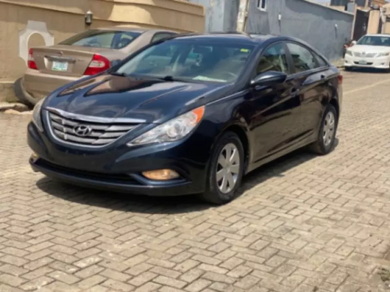 Hyundai Sonata   - 2011