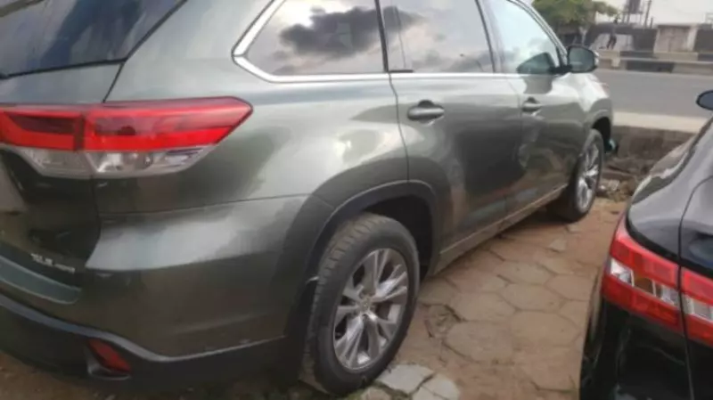Toyota Highlander   - 2015
