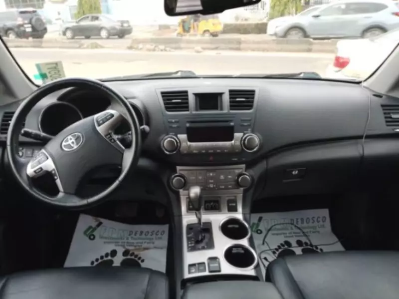 Toyota Highlander   - 2013