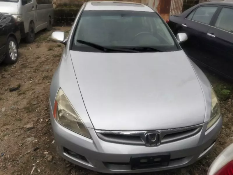 Honda Accord - 2006