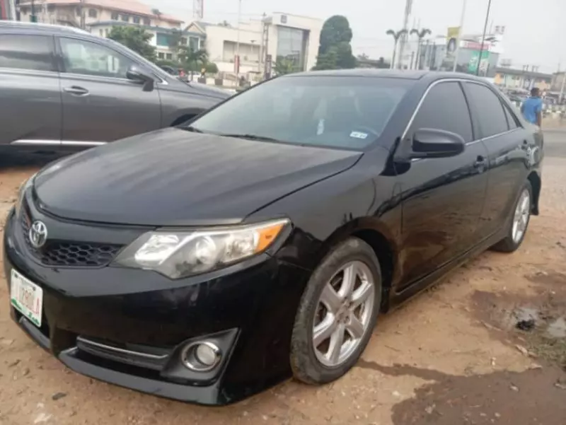 Toyota Camry   - 2013