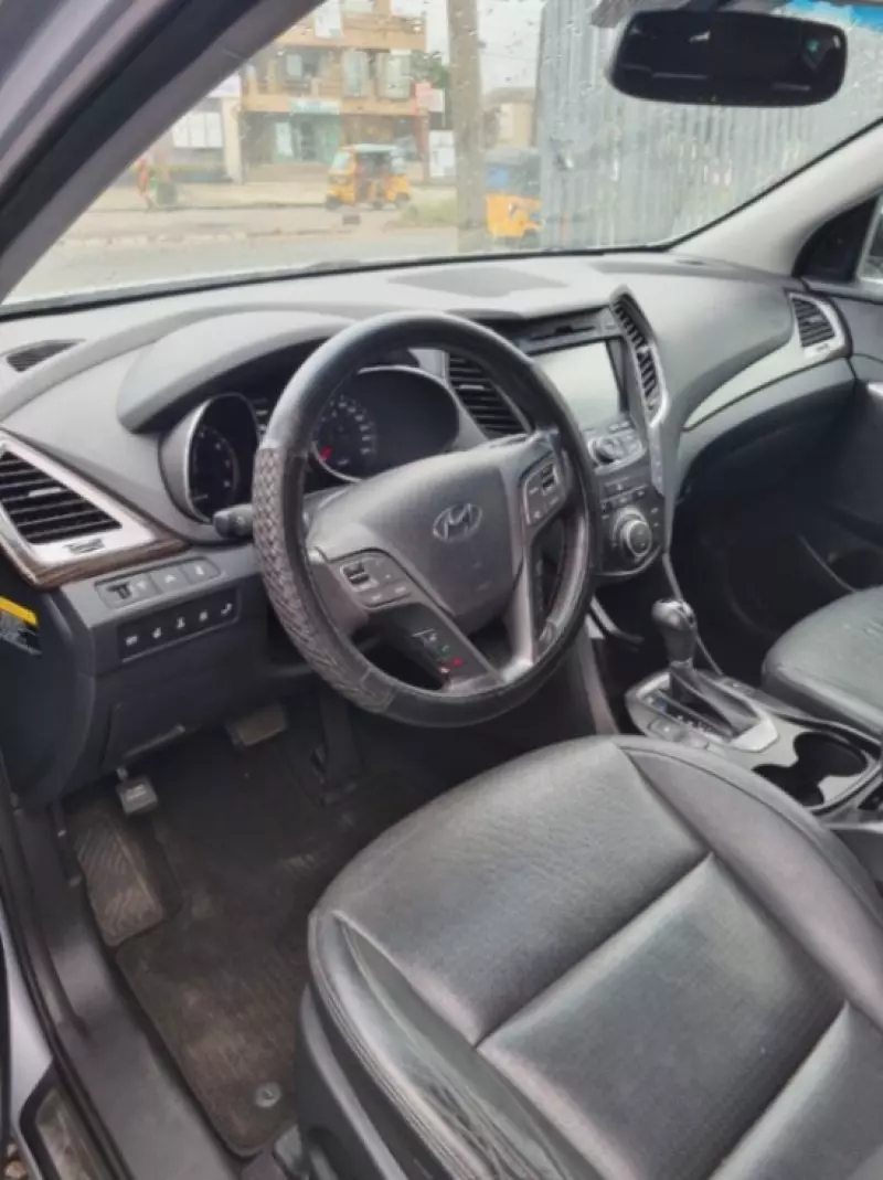 Hyundai Santa Fe   - 2015