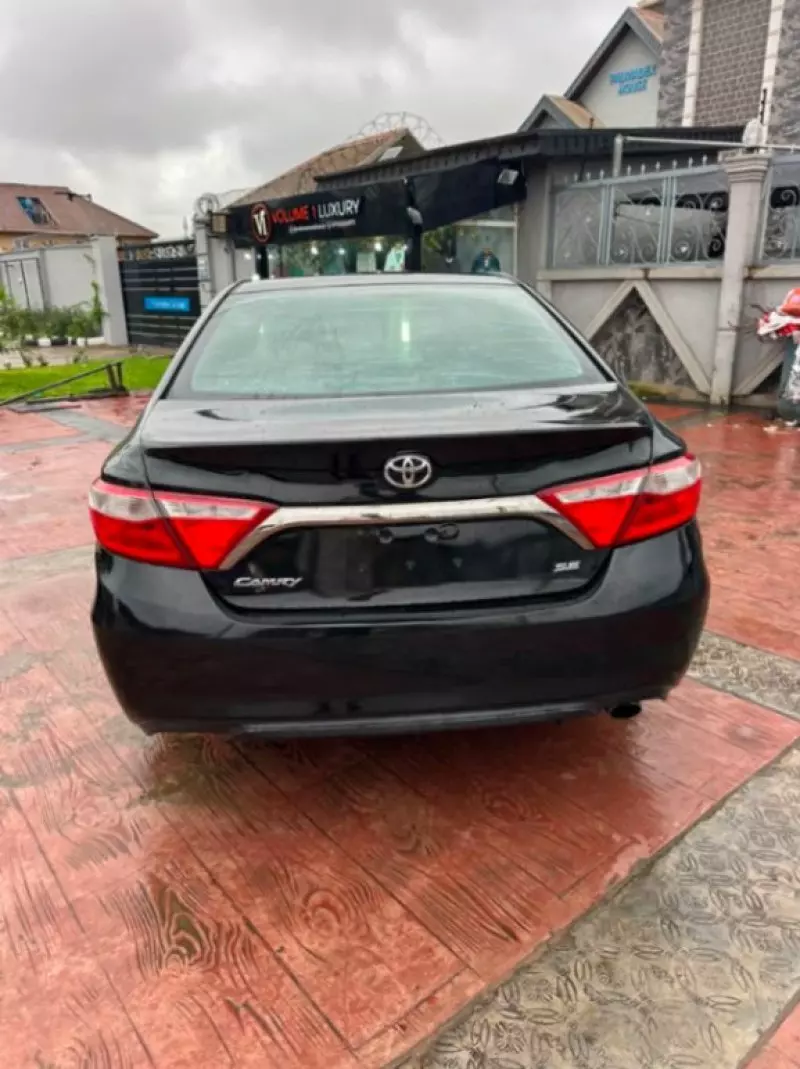 TOYOTA Camry - 2016