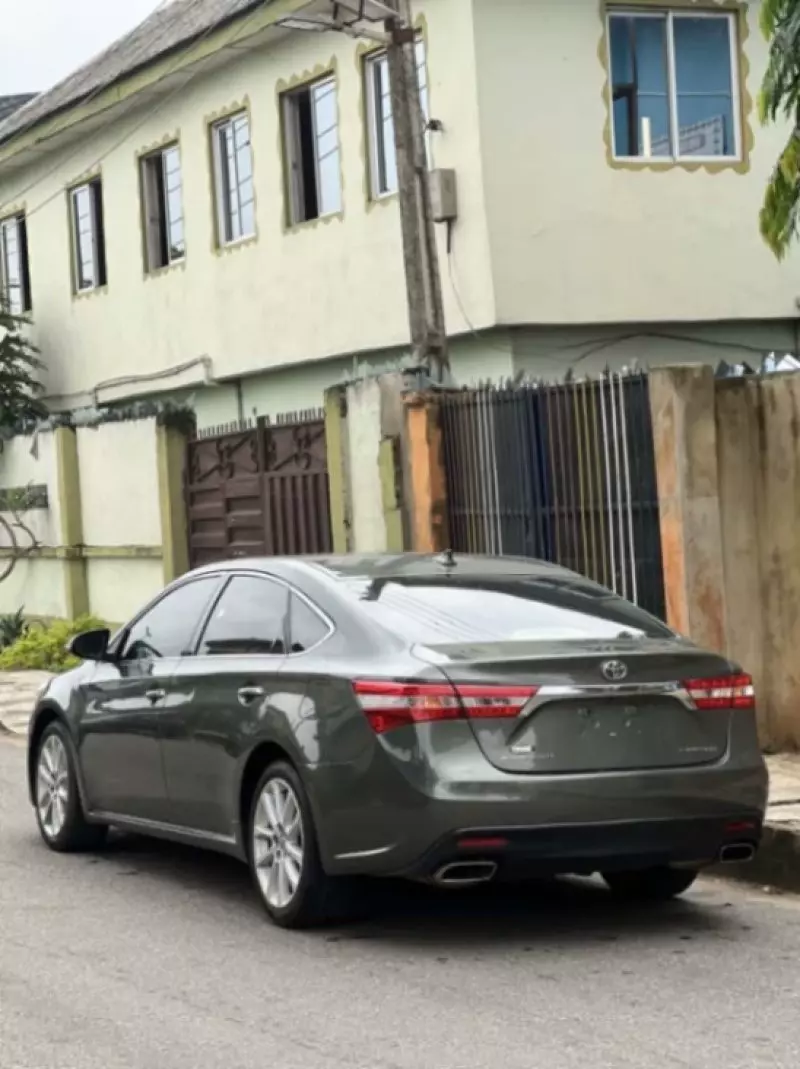 Toyota Avalon   - 2013