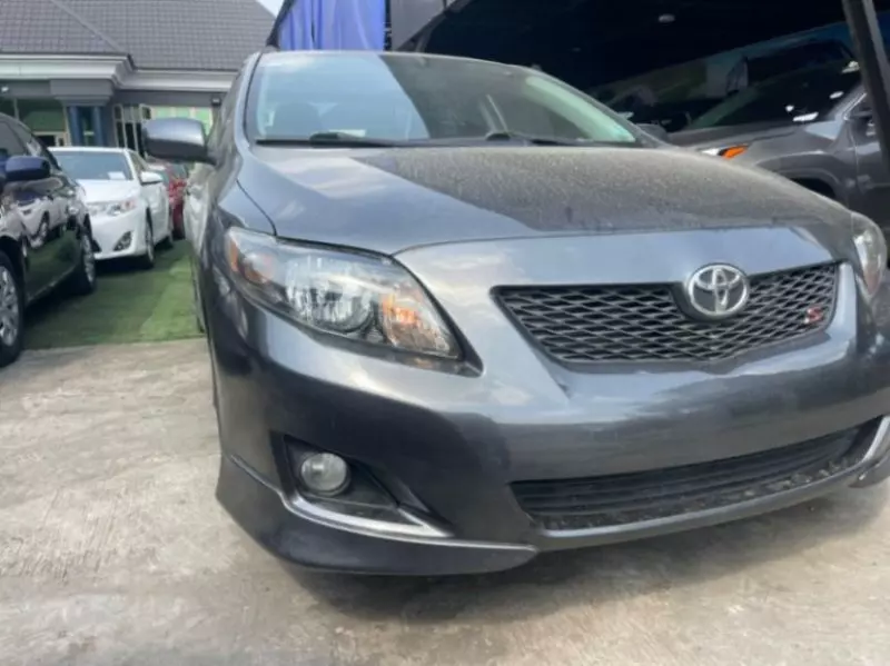 Toyota Corolla   - 2010