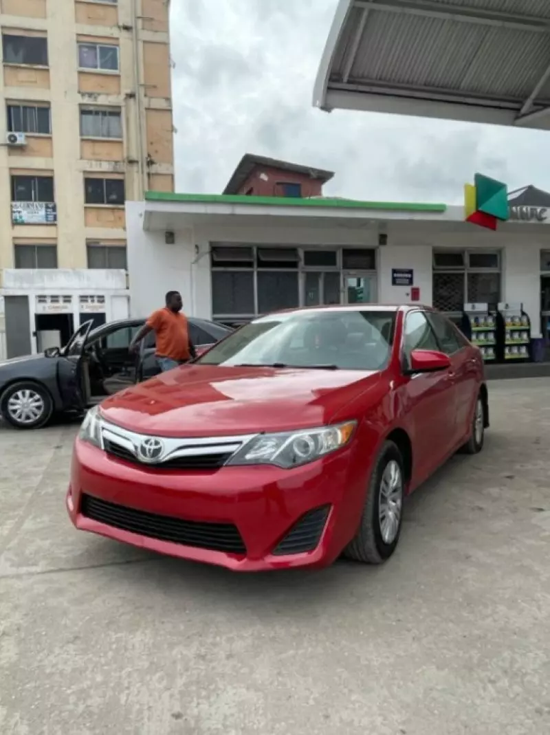 TOYOTA Camry   - 2012