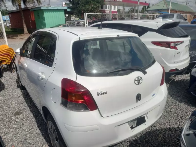 Toyota Vitz   - 2011
