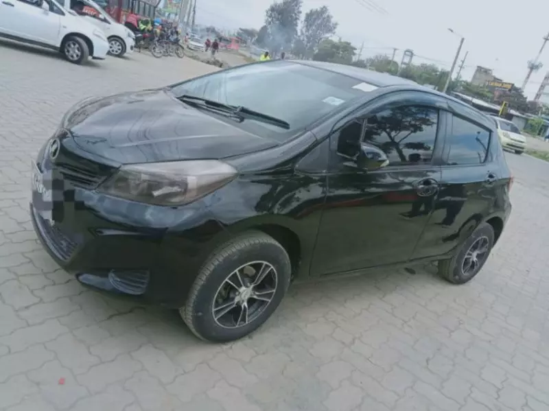 Toyota Vitz   - 2011