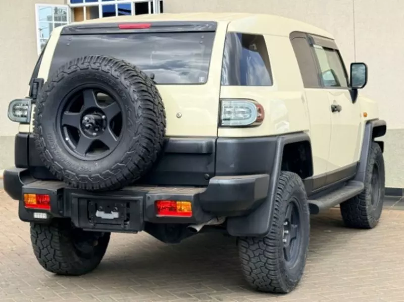 Toyota FJ Cruiser   - 2018