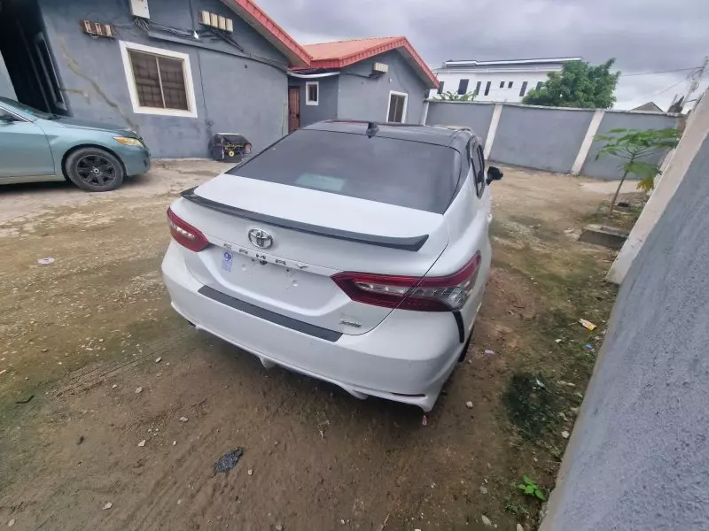 TOYOTA Camry - 2018