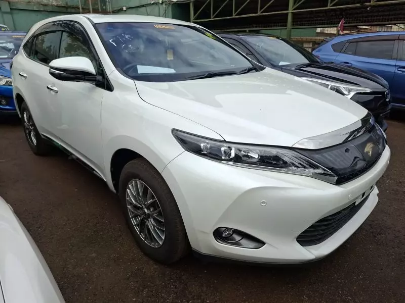 Toyota Harrier   - 2017