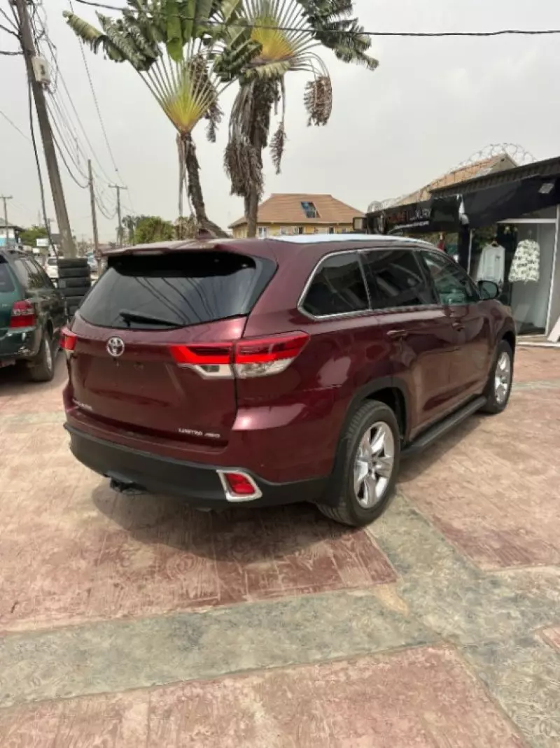 Toyota Highlander   - 2015