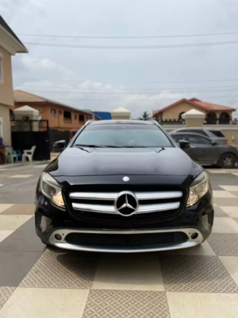 Mercedes-Benz GLA-Class   - 2015