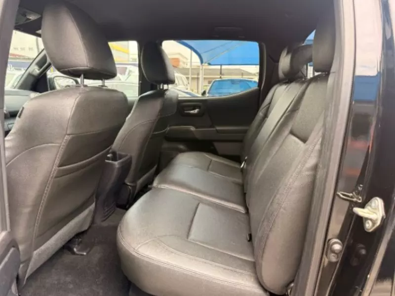 TOYOTA Hilux    - 2018