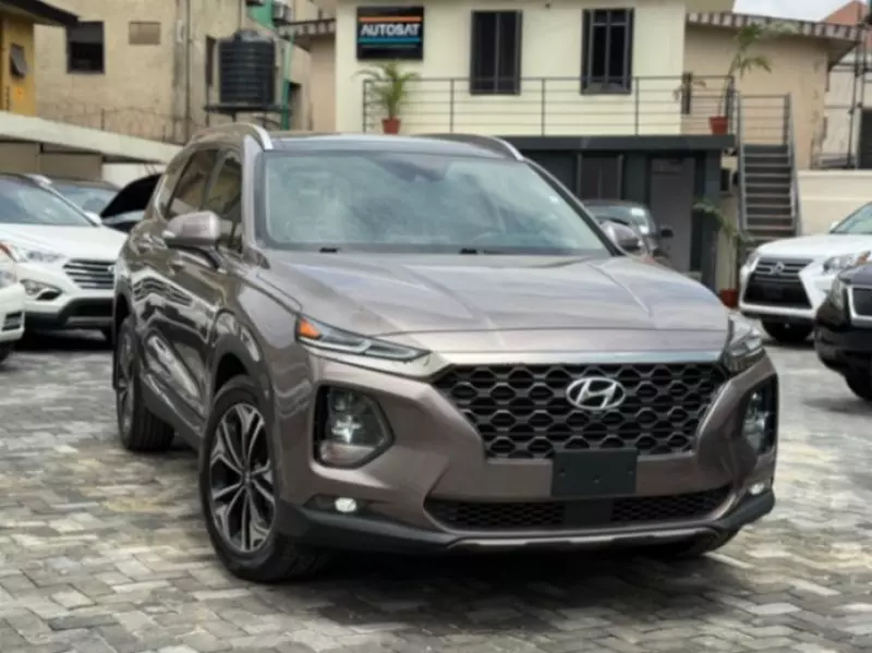 Hyundai Santa Fe   - 2020