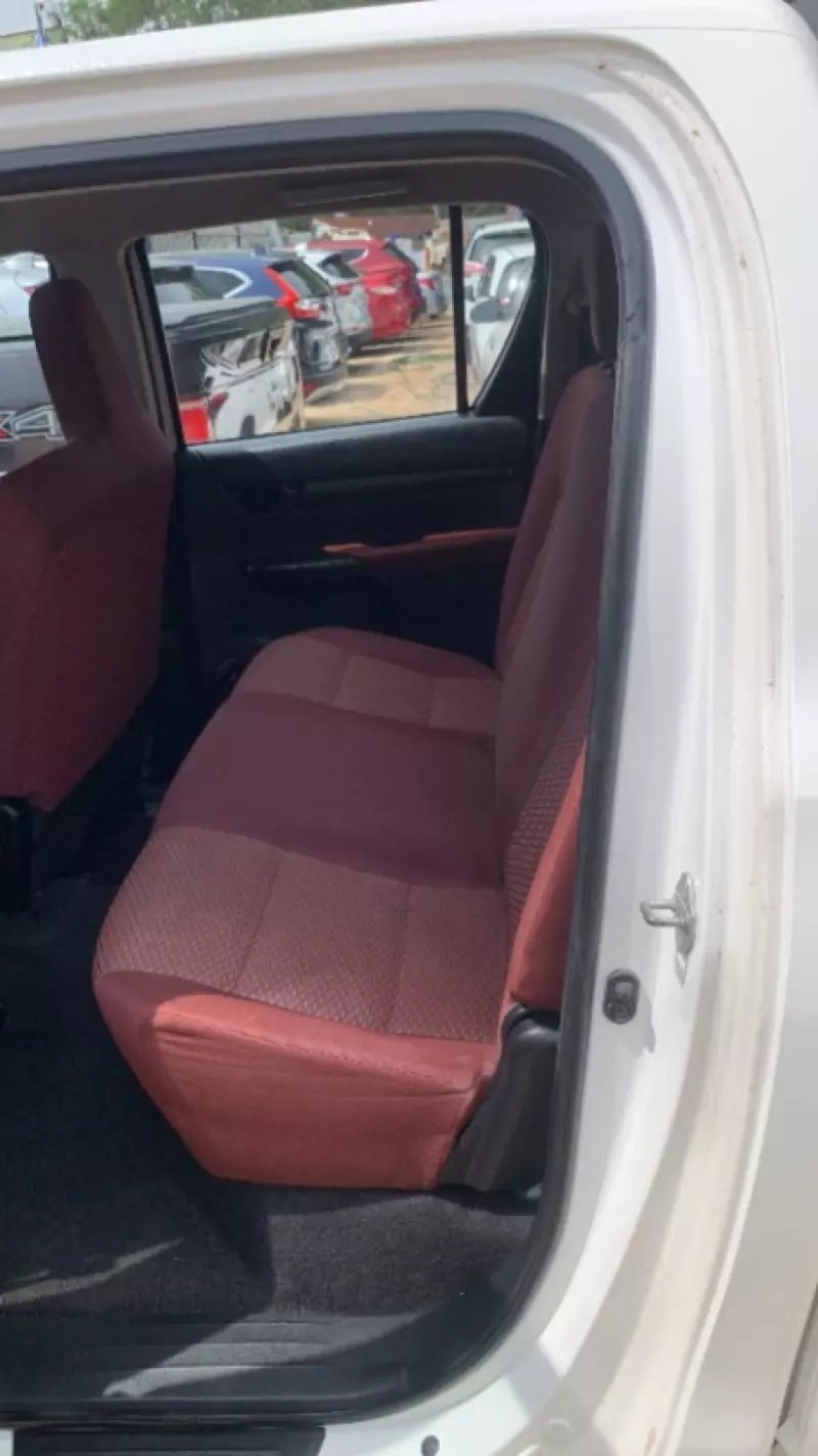 Toyota Hilux   - 2017
