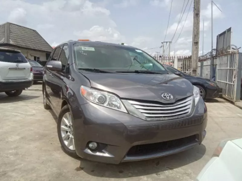 Toyota Sienna   - 2013