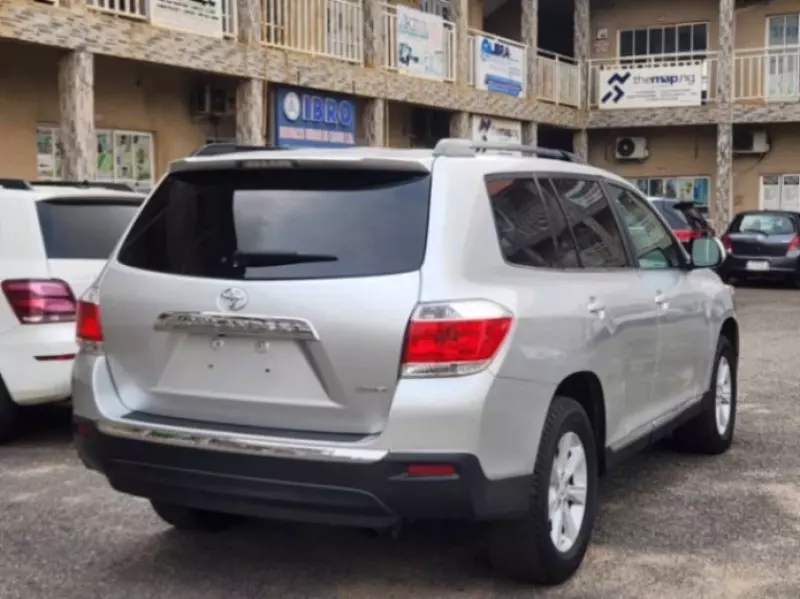 Toyota Highlander   - 2013