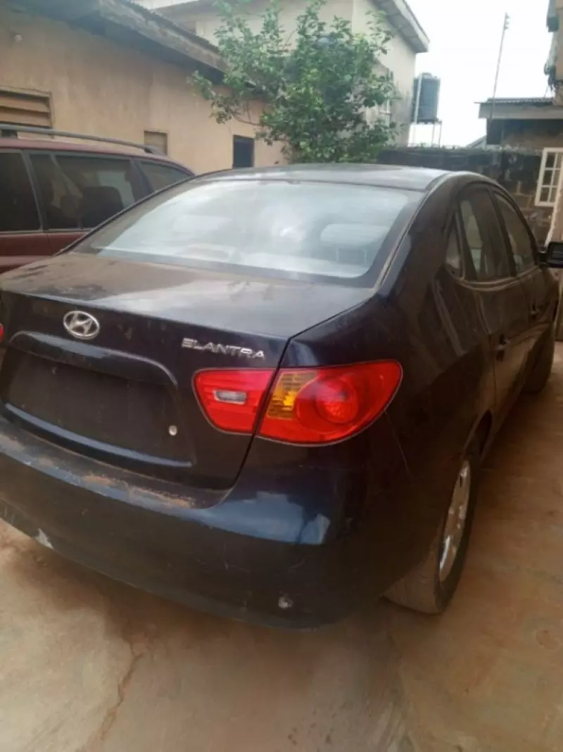 Hyundai Elantra   - 2009