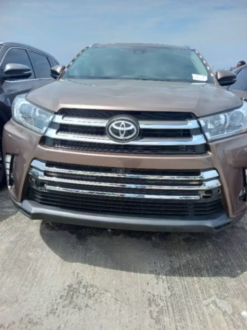 Toyota Highlander   - 2018