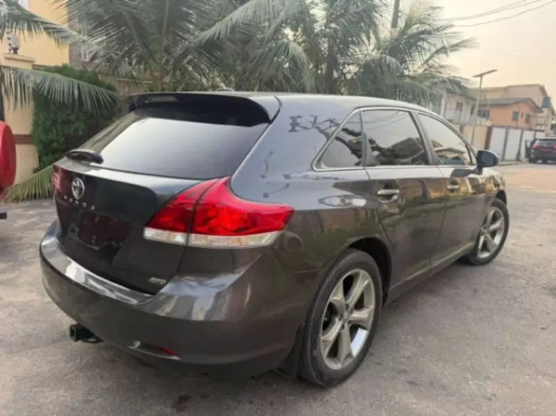 Toyota Venza   - 2011
