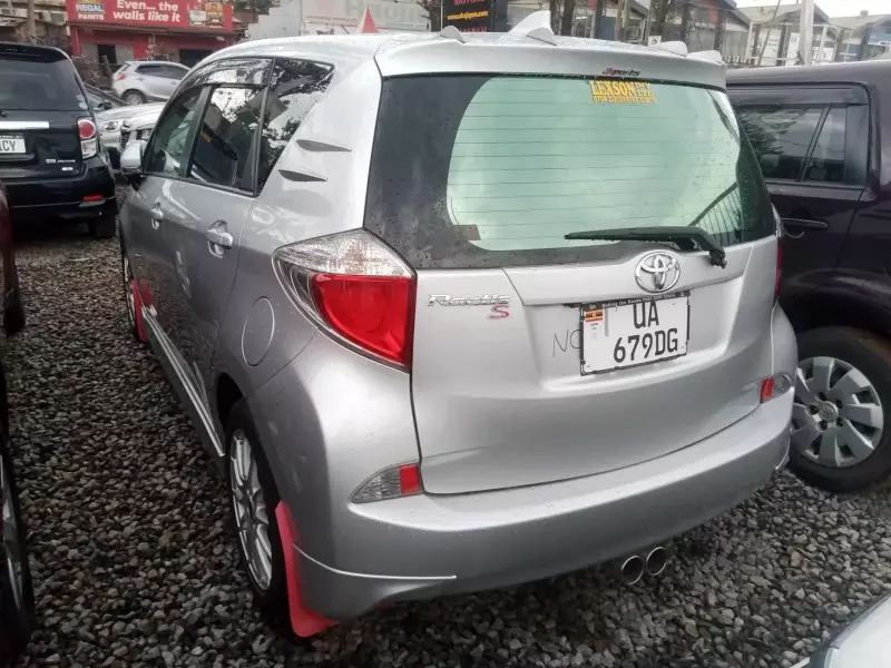 Toyota Ractis   - 2011