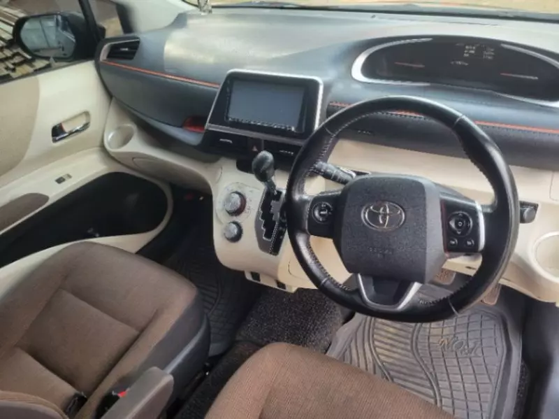 Toyota Sienta   - 2017