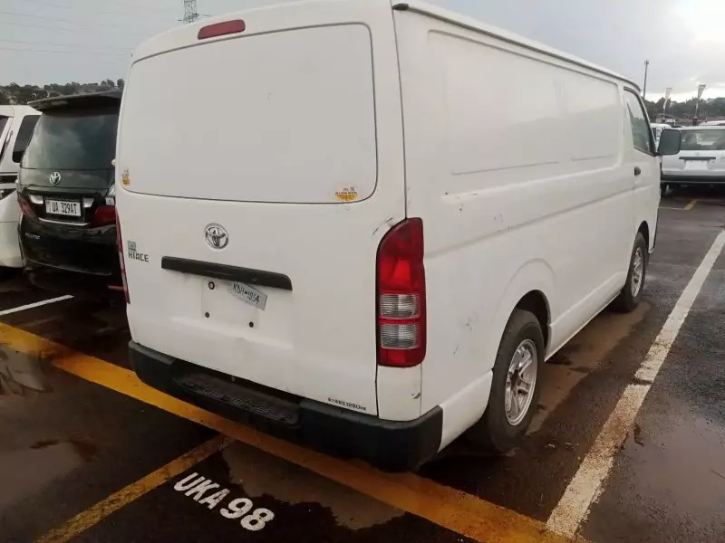 TOYOTA Hiace   - 2015