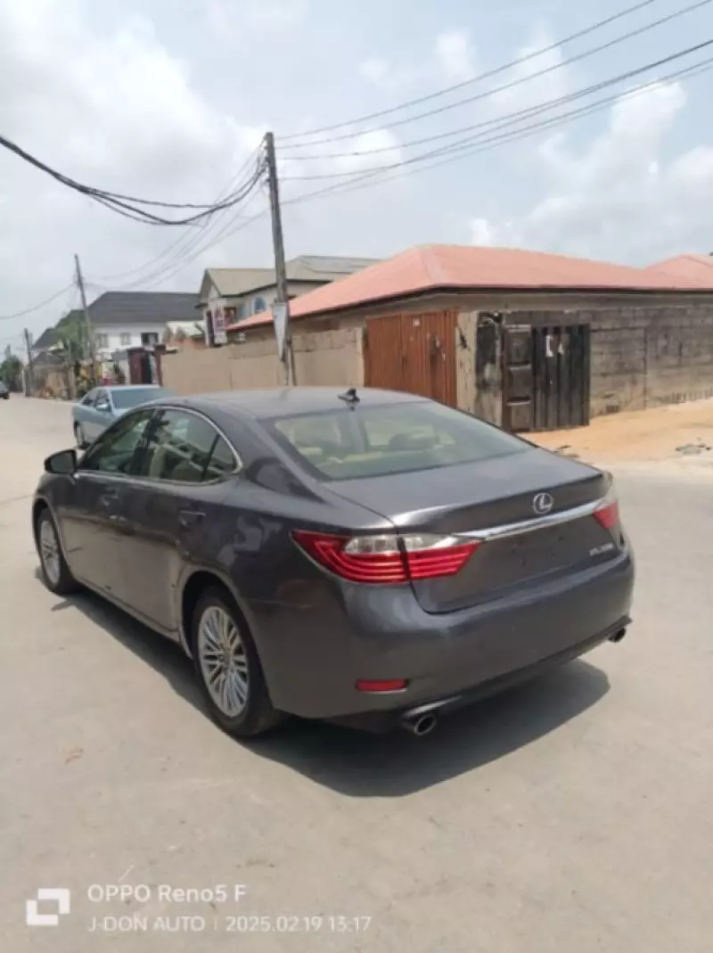 Lexus ES 350   - 2012