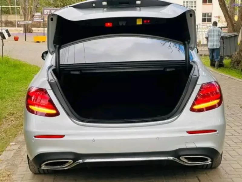 Mercedes-Benz E200   - 2017