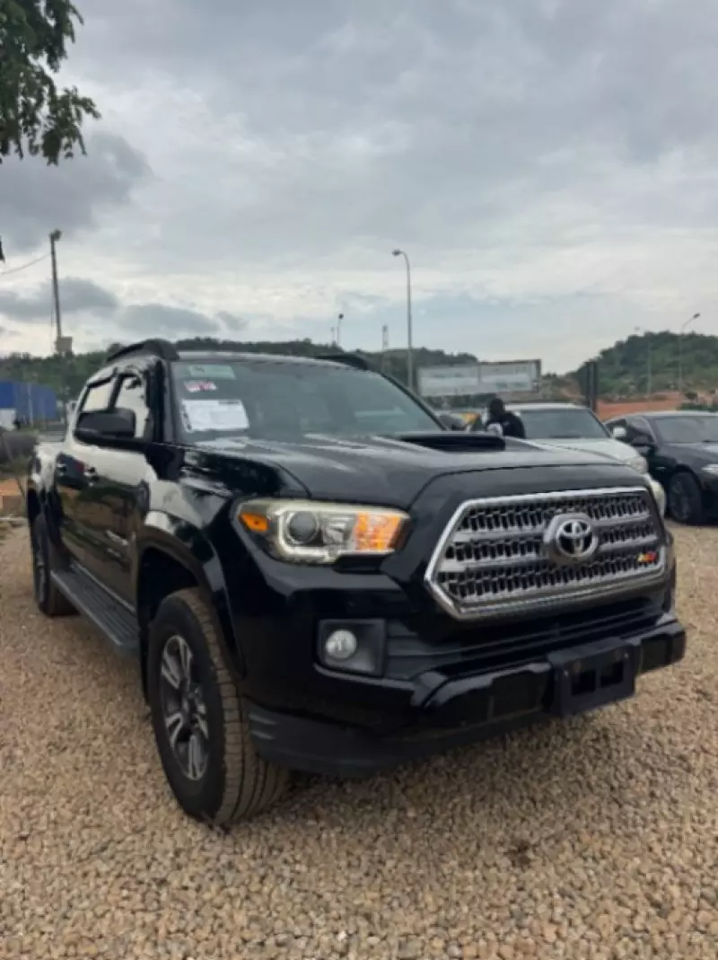 Toyota Tacoma   - 2016