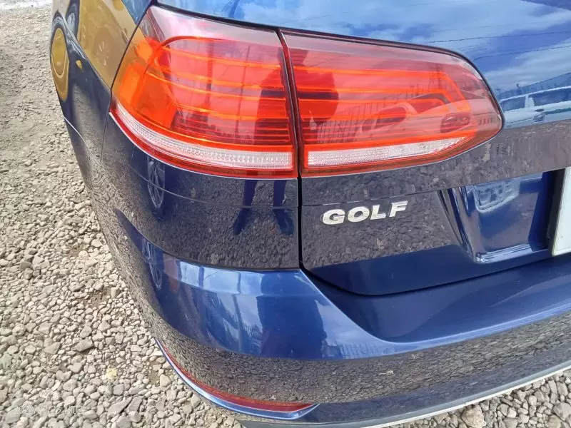 Volkswagen Golf   - 2015