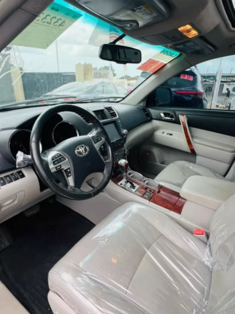 Toyota Highlander   - 2012