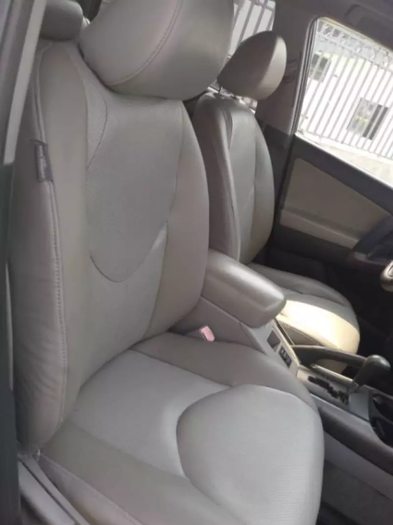 Toyota Corolla   - 2005