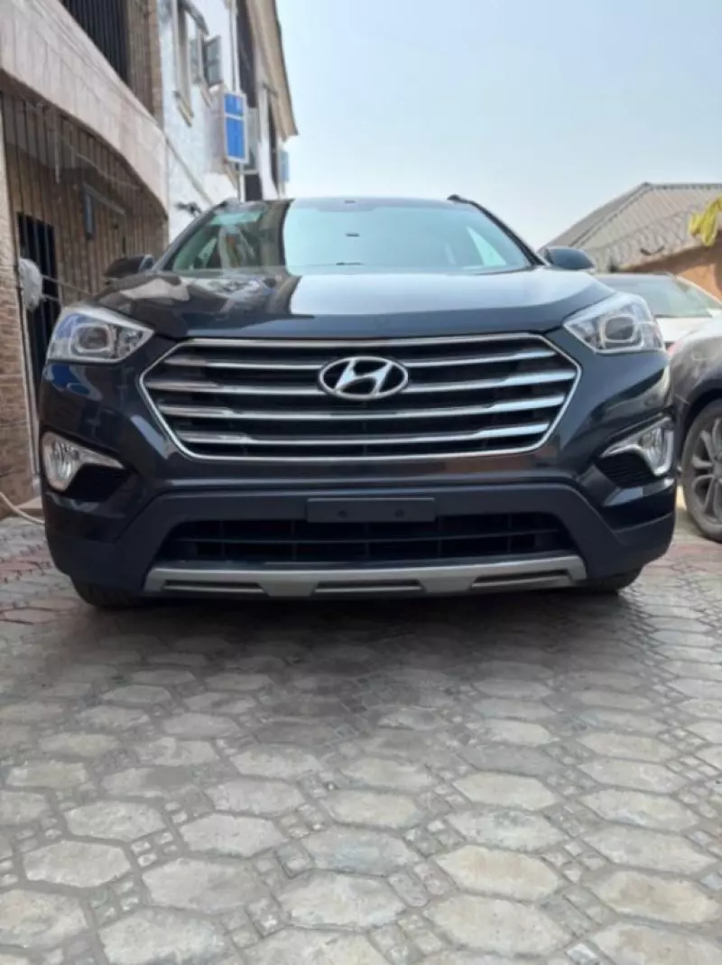 Hyundai Santa Fe   - 2015