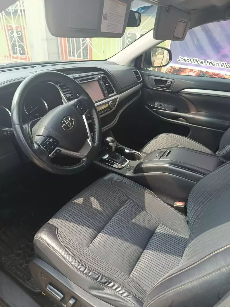 Toyota Highlander   - 2016