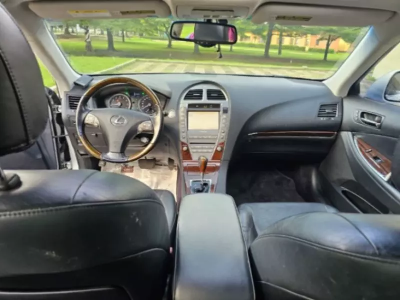 Lexus ES 350   - 2010