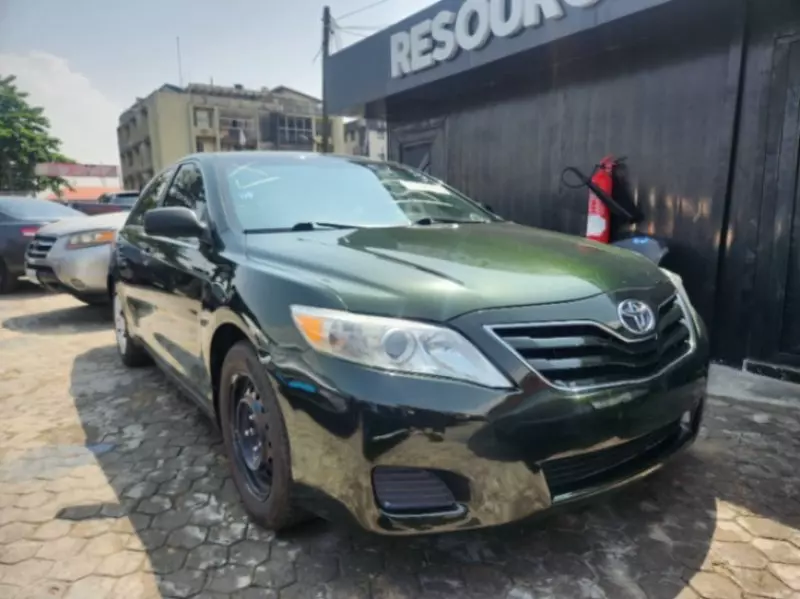 Toyota Camry   - 2010