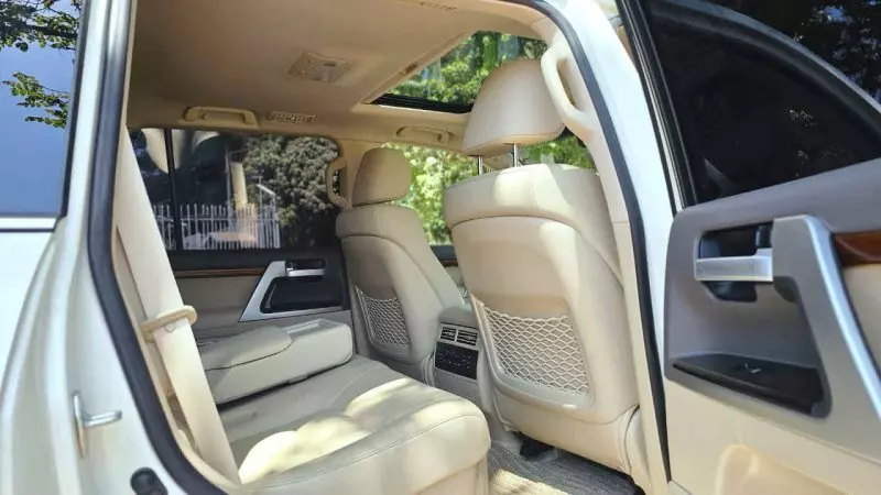 TOYOTA Landcruiser  V8   - 2018