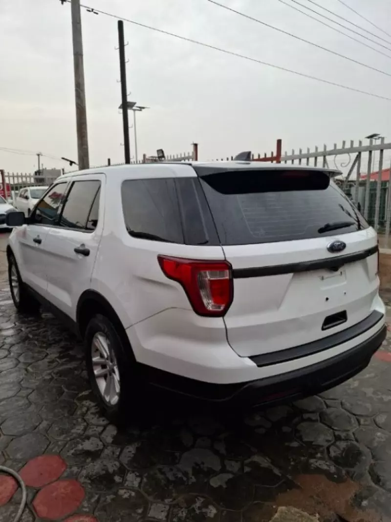 Ford Explorer   - 2019