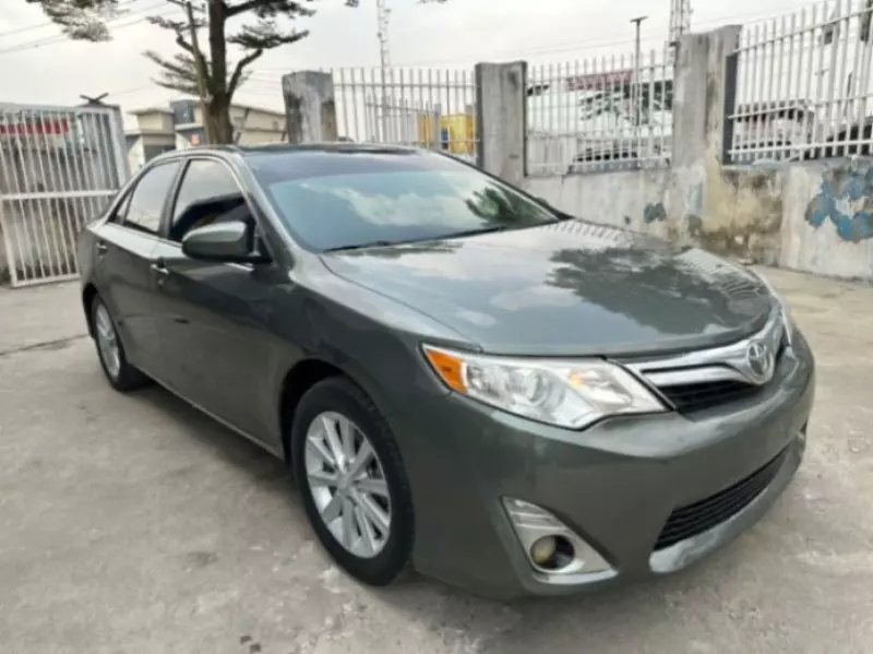 Toyota Camry   - 2013