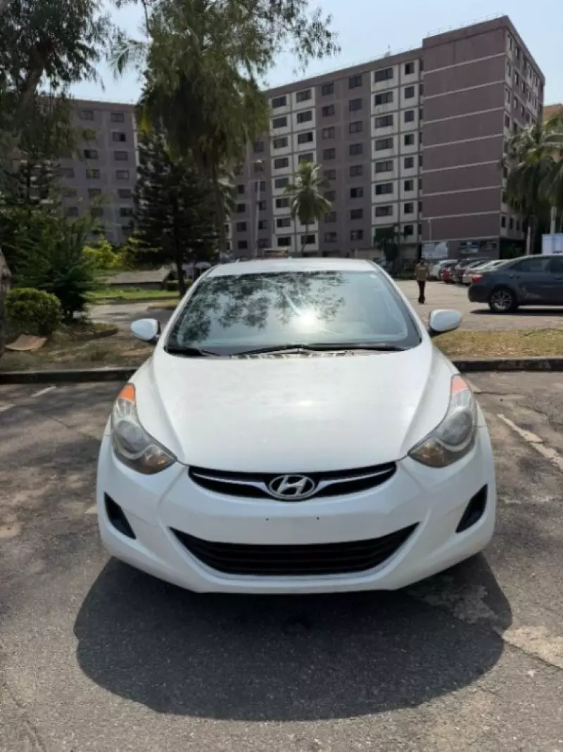 Hyundai Elantra   - 2013