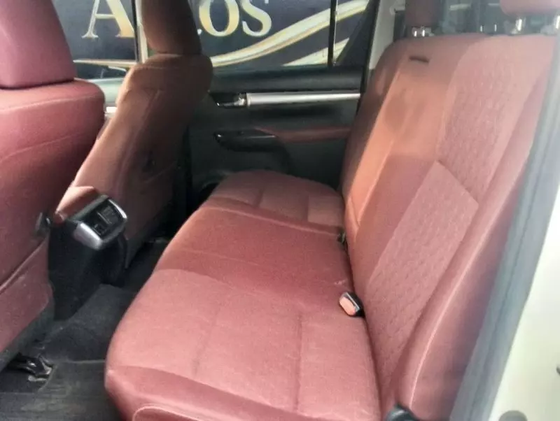 Toyota Hilux   - 2021