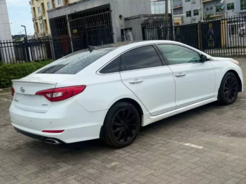 Hyundai Sonata   - 2015