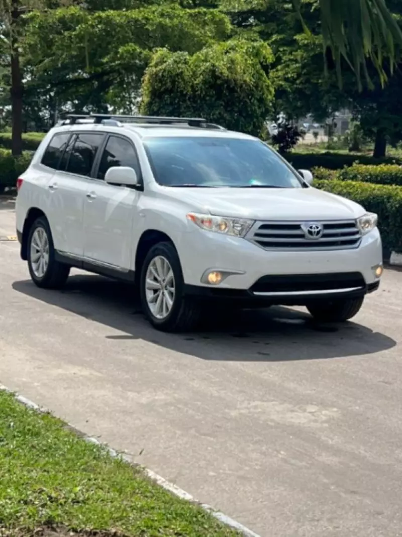 Toyota Highlander   - 2013