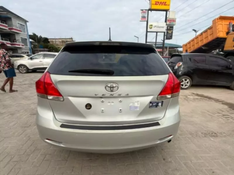 TOYOTA Venza   - 2011