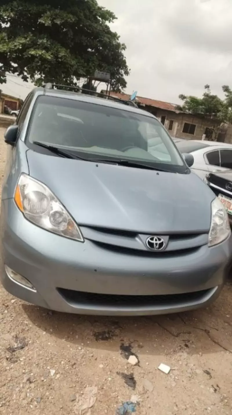 Toyota Sienna   - 2008