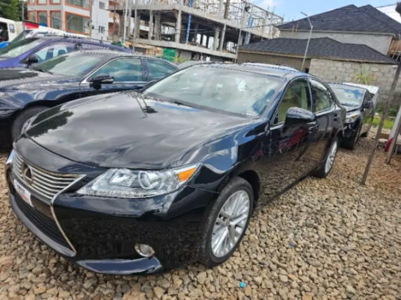 Lexus ES   - 2015