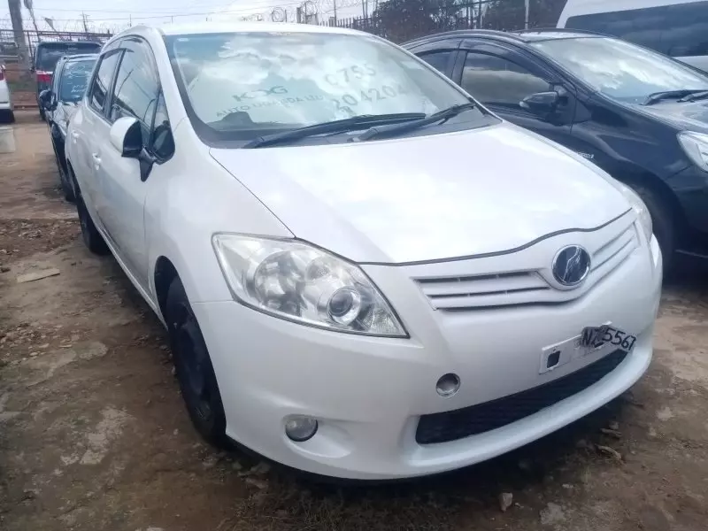 Toyota Auris   - 2012