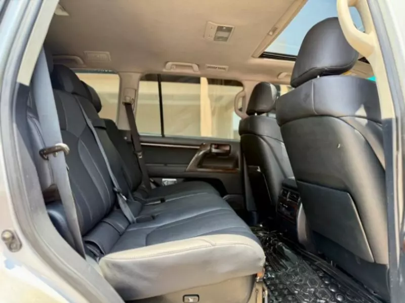 Toyota Land Cruiser V8   - 2012